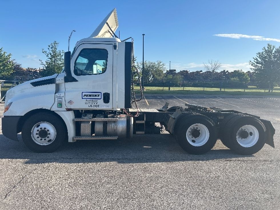 Day Cab Tractor-Heavy Duty Tractors-Freightliner-2020-T12664ST-Davenport-IA-252,930\n\t\tmiles-$ 60,000 - Image 4