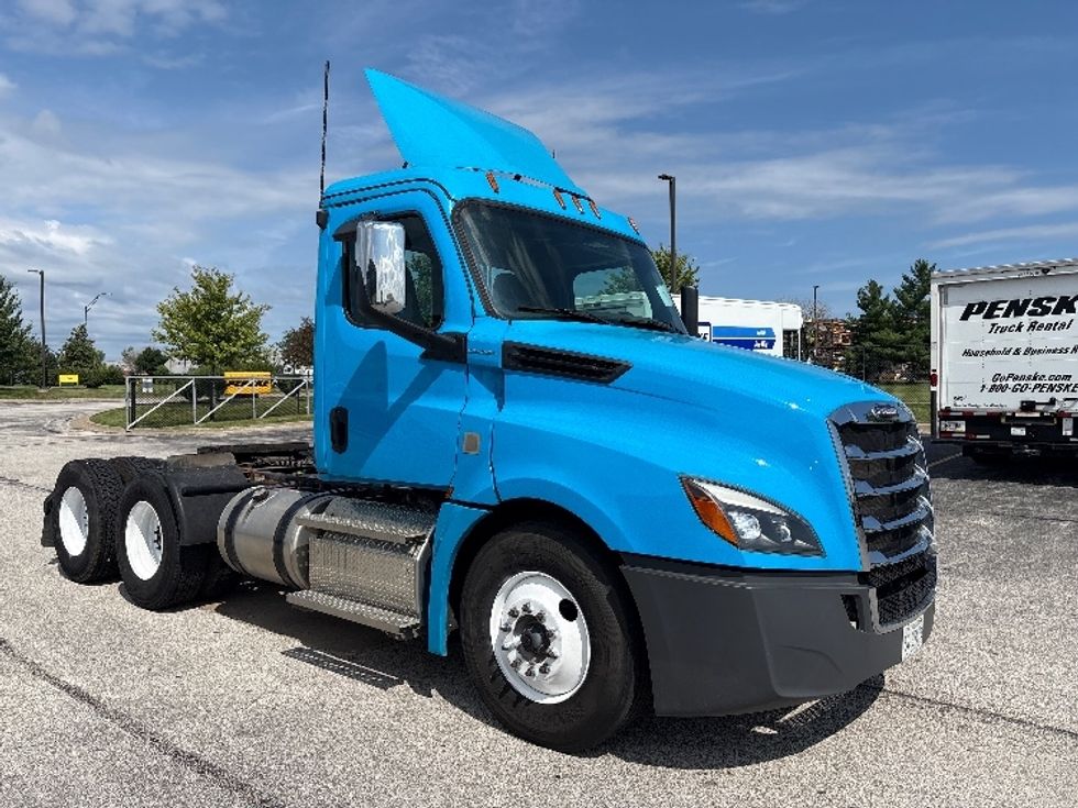 Day Cab Tractor-Heavy Duty Tractors-Freightliner-2020-T12664ST-Davenport-IA-260,147\n\t\tmiles-$ 53,750 - Image 1
