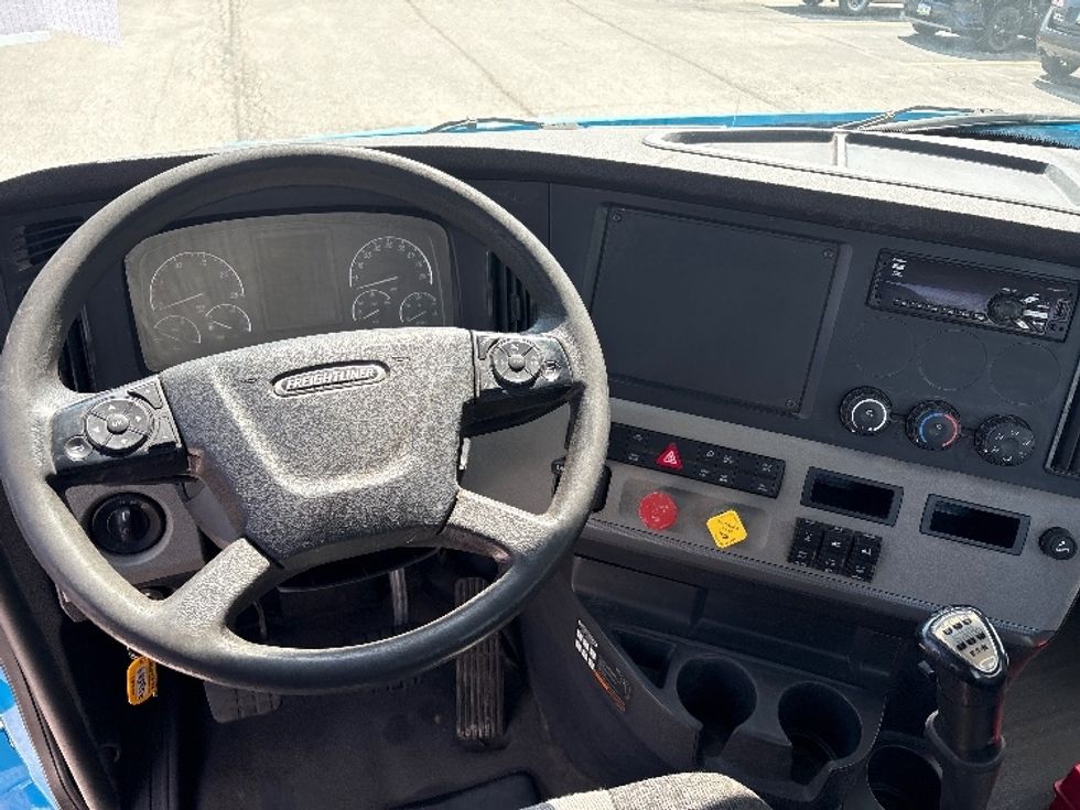 Day Cab Tractor-Heavy Duty Tractors-Freightliner-2020-T12664ST-Davenport-IA-260,147\n\t\tmiles-$ 53,750 - Image 11