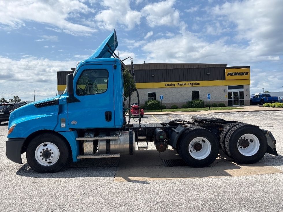 Day Cab Tractor-Heavy Duty Tractors-Freightliner-2020-T12664ST-Davenport-IA-260,147\n\t\tmiles-$ 53,750 - Image 4