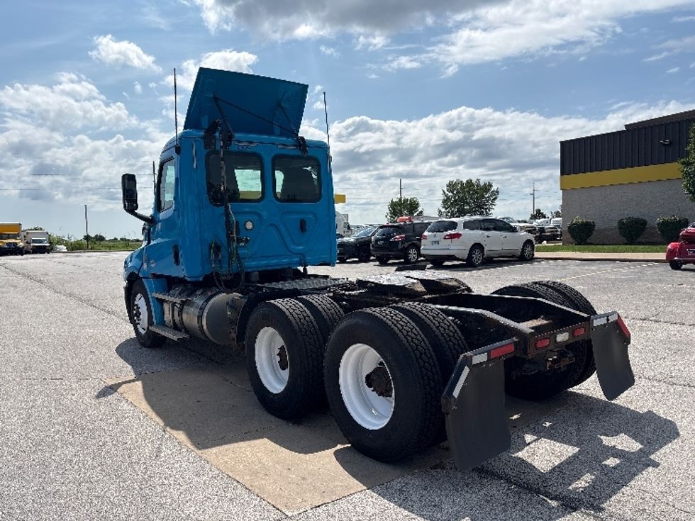 Day Cab Tractor-Heavy Duty Tractors-Freightliner-2020-T12664ST-Davenport-IA-260,147\n\t\tmiles-$ 53,750 - Image 5
