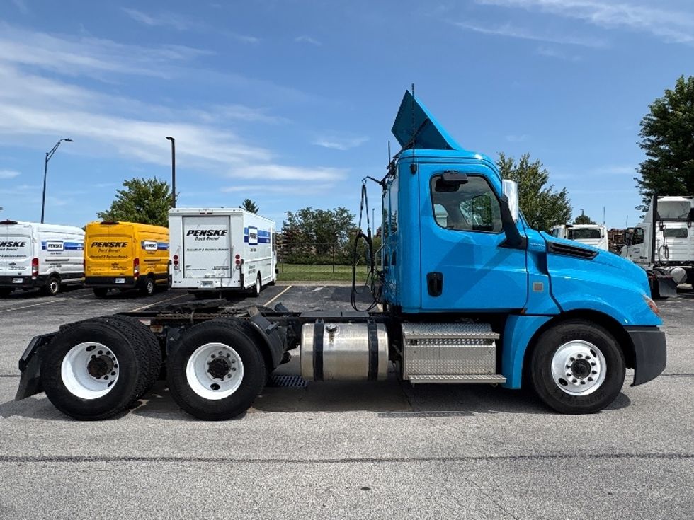 Day Cab Tractor-Heavy Duty Tractors-Freightliner-2020-T12664ST-Davenport-IA-260,147\n\t\tmiles-$ 53,750 - Image 8