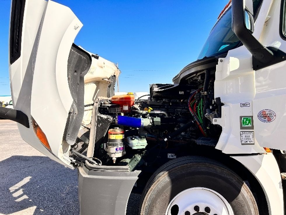 Day Cab Tractor-Heavy Duty Tractors-Freightliner-2020-T12664ST-Davenport-IA-456,354\n\t\tmiles-$ 62,750 - Image 16