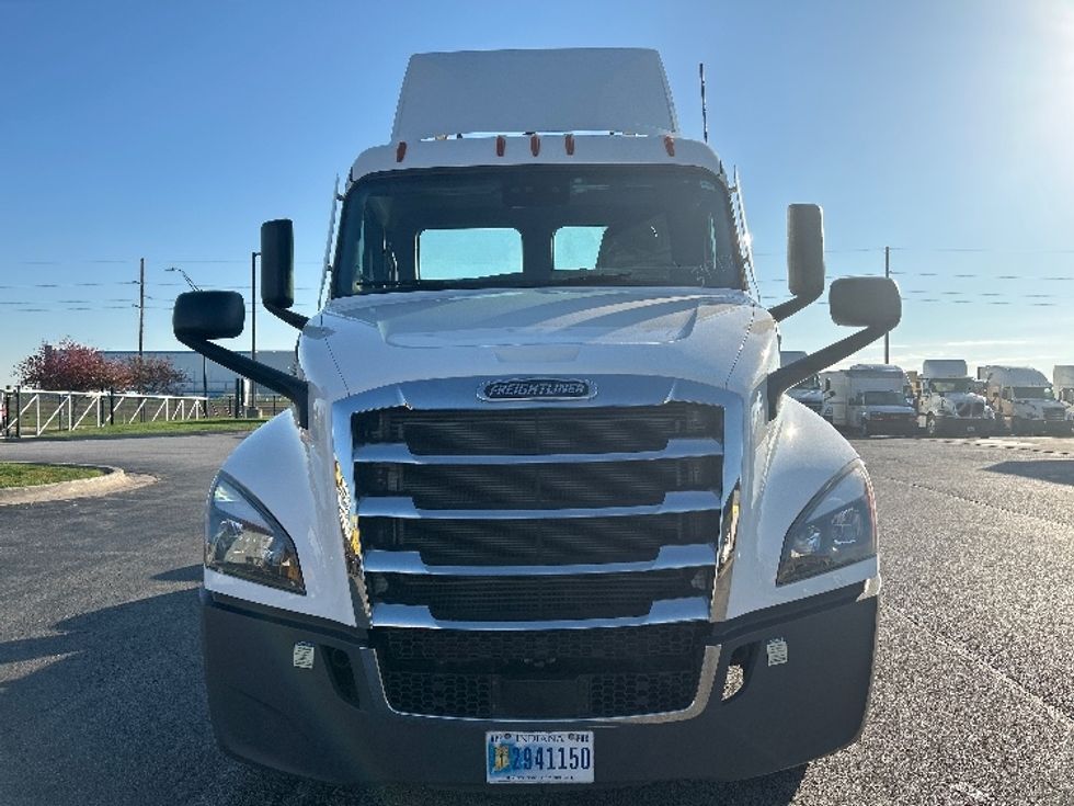 Day Cab Tractor-Heavy Duty Tractors-Freightliner-2020-T12664ST-Davenport-IA-456,354\n\t\tmiles-$ 62,750 - Image 2