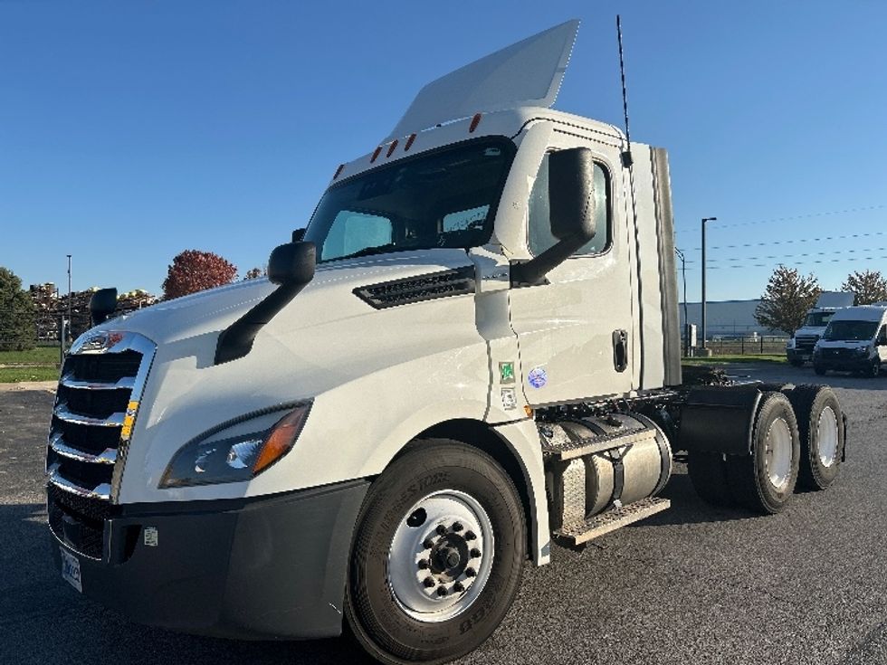 Day Cab Tractor-Heavy Duty Tractors-Freightliner-2020-T12664ST-Davenport-IA-456,354\n\t\tmiles-$ 62,750 - Image 3