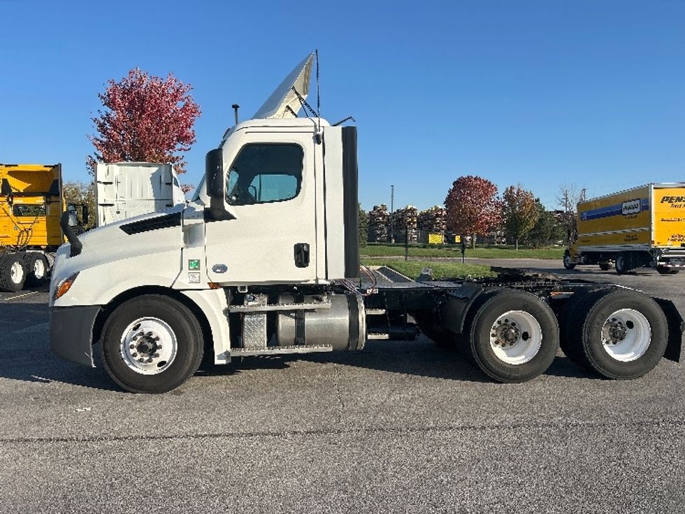 Day Cab Tractor-Heavy Duty Tractors-Freightliner-2020-T12664ST-Davenport-IA-456,354\n\t\tmiles-$ 62,750 - Image 4