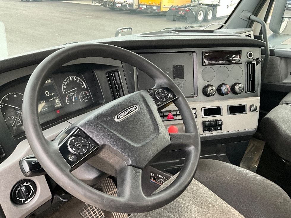 Day Cab Tractor-Heavy Duty Tractors-Freightliner-2020-T12664ST-Davenport-IA-471,920\n\t\tmiles-$ 60,000 - Image 11