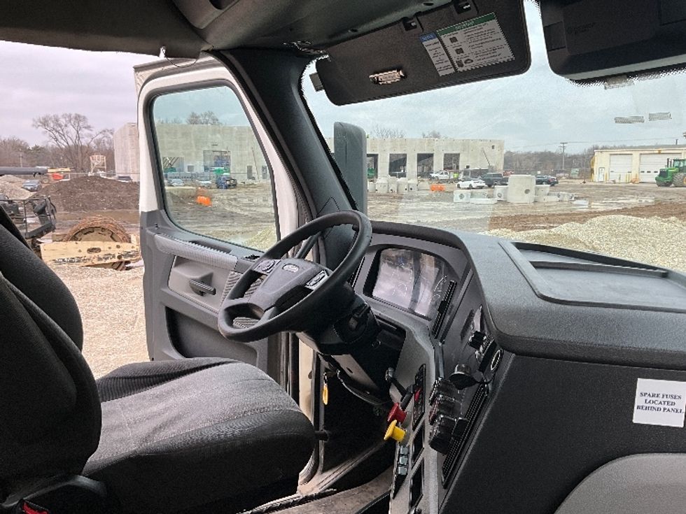 Day Cab Tractor-Heavy Duty Tractors-Freightliner-2020-T12664ST-Davenport-IA-471,920\n\t\tmiles-$ 60,000 - Image 14