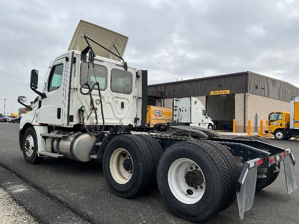 Day Cab Tractor-Heavy Duty Tractors-Freightliner-2020-T12664ST-Davenport-IA-471,920\n\t\tmiles-$ 60,000 - Image 5