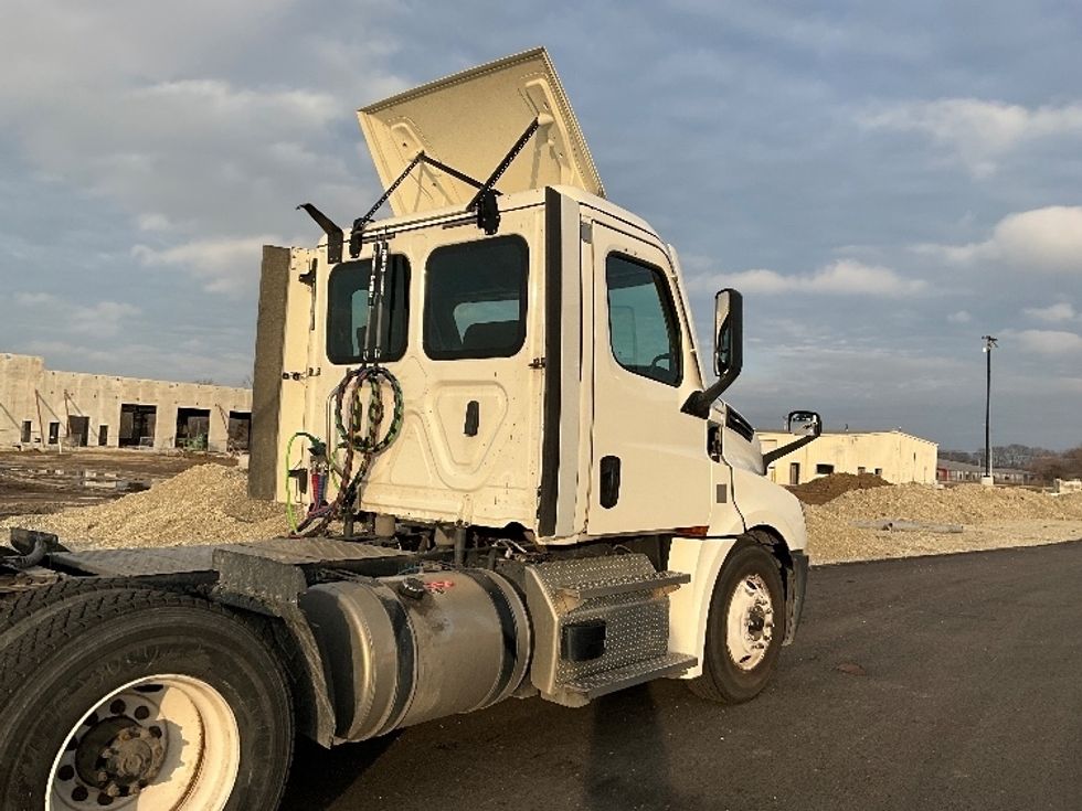 Day Cab Tractor-Heavy Duty Tractors-Freightliner-2020-T12664ST-Davenport-IA-471,920\n\t\tmiles-$ 60,000 - Image 7