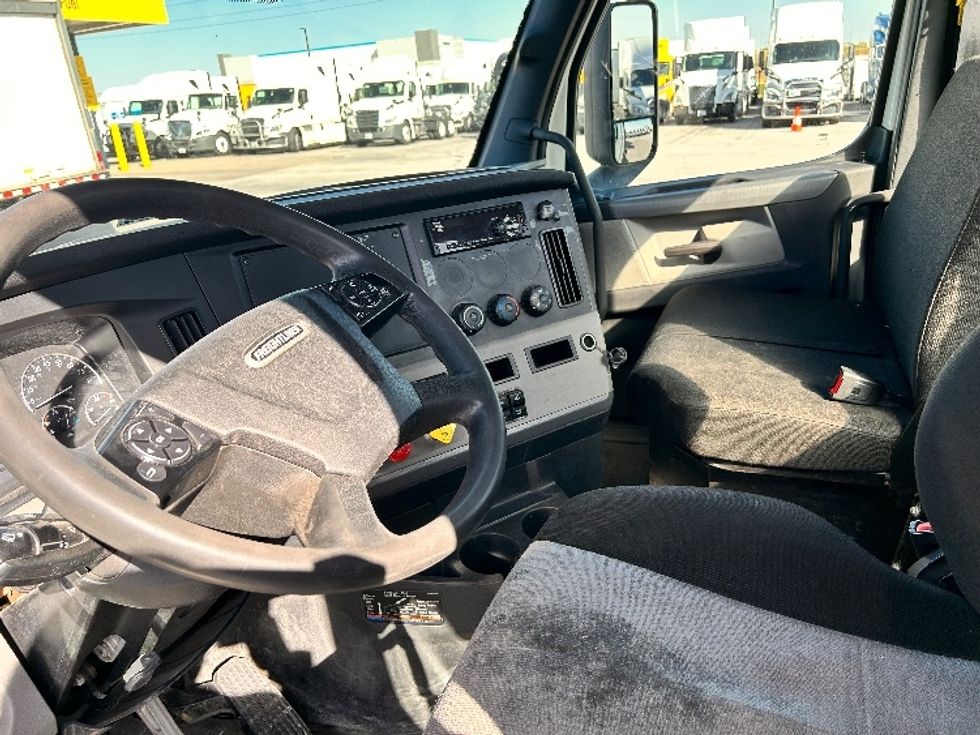 Day Cab Tractor-Heavy Duty Tractors-Freightliner-2020-T12664ST-Davenport-IA-481,992\n\t\tmiles-$ 60,000 - Image 10
