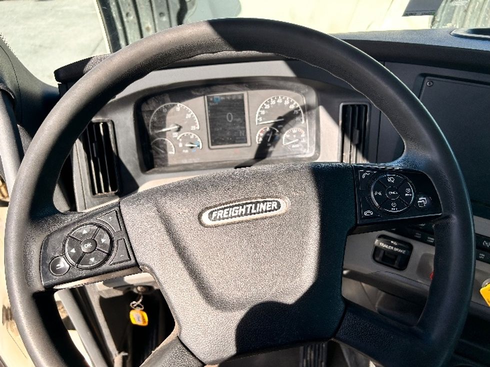 Day Cab Tractor-Heavy Duty Tractors-Freightliner-2020-T12664ST-Davenport-IA-481,992\n\t\tmiles-$ 60,000 - Image 11