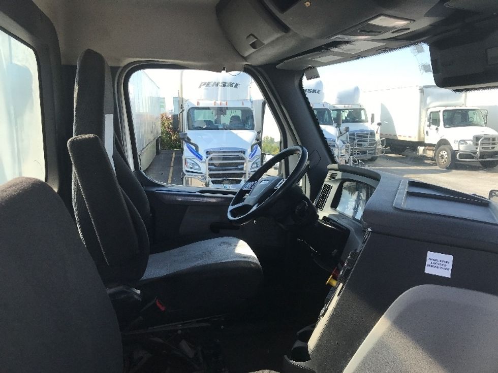 Day Cab Tractor-Heavy Duty Tractors-Freightliner-2020-T12664ST-Davenport-IA-481,992\n\t\tmiles-$ 60,000 - Image 14