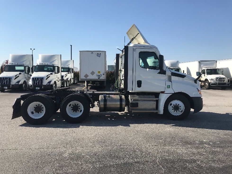 Day Cab Tractor-Heavy Duty Tractors-Freightliner-2020-T12664ST-Davenport-IA-481,992\n\t\tmiles-$ 60,000 - Image 8