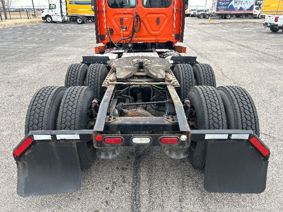 Day Cab Tractor-Heavy Duty Tractors-Freightliner-2020-T12664ST-Davenport-IA-483,794\n\t\tmiles-$ 46,500 - Image 6