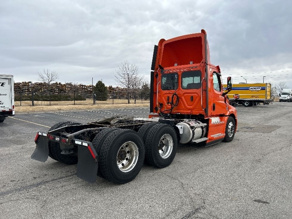 Day Cab Tractor-Heavy Duty Tractors-Freightliner-2020-T12664ST-Davenport-IA-483,794\n\t\tmiles-$ 46,500 - Image 7
