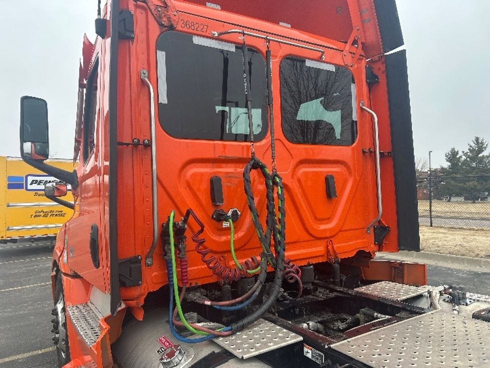 Day Cab Tractor-Heavy Duty Tractors-Freightliner-2020-T12664ST-Davenport-IA-546,350\n\t\tmiles-$ 37,500 - Image 17