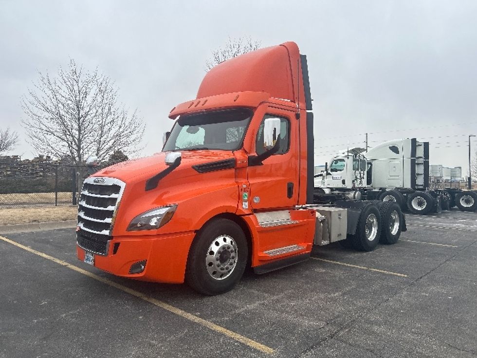 Day Cab Tractor-Heavy Duty Tractors-Freightliner-2020-T12664ST-Davenport-IA-546,350\n\t\tmiles-$ 37,500 - Image 3