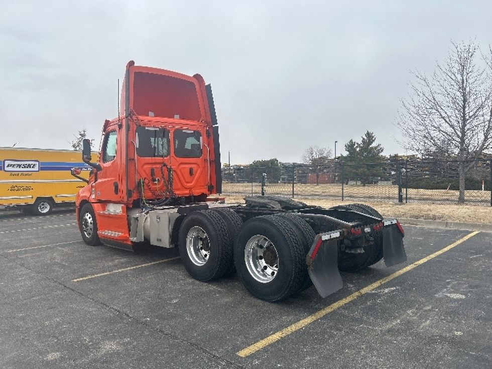 Day Cab Tractor-Heavy Duty Tractors-Freightliner-2020-T12664ST-Davenport-IA-546,350\n\t\tmiles-$ 37,500 - Image 5