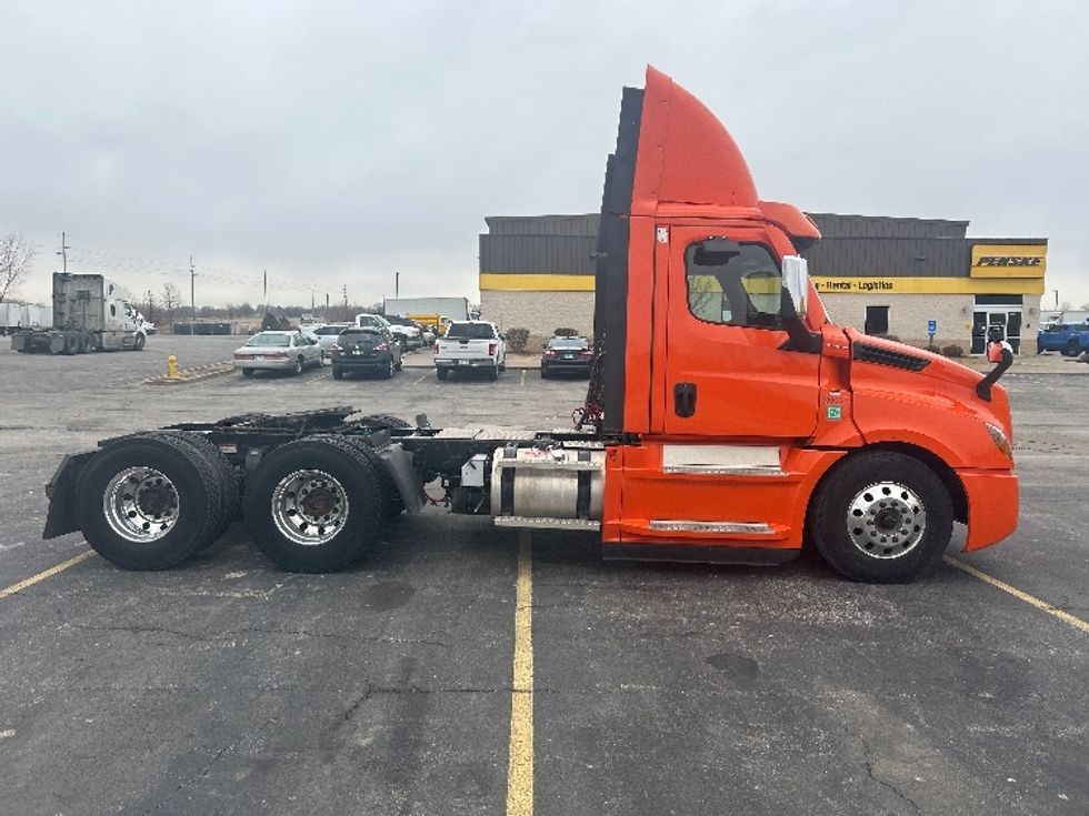 Day Cab Tractor-Heavy Duty Tractors-Freightliner-2020-T12664ST-Davenport-IA-546,350\n\t\tmiles-$ 37,500 - Image 8