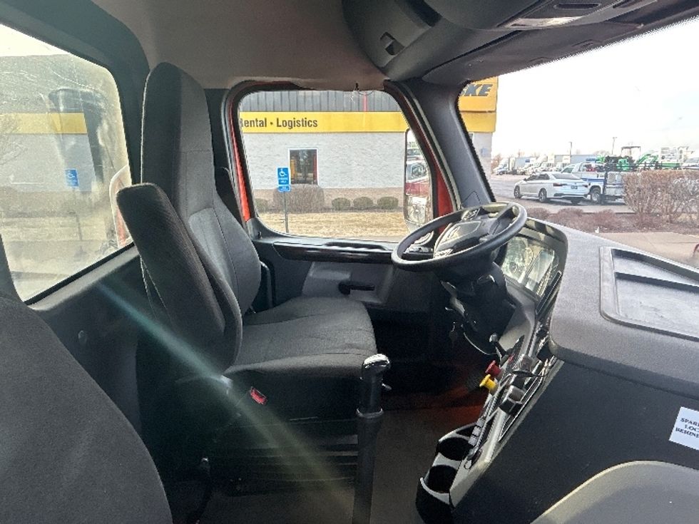 Day Cab Tractor-Heavy Duty Tractors-Freightliner-2020-T12664ST-Davenport-IA-680,333\n\t\tmiles-$ 28,000 - Image 14