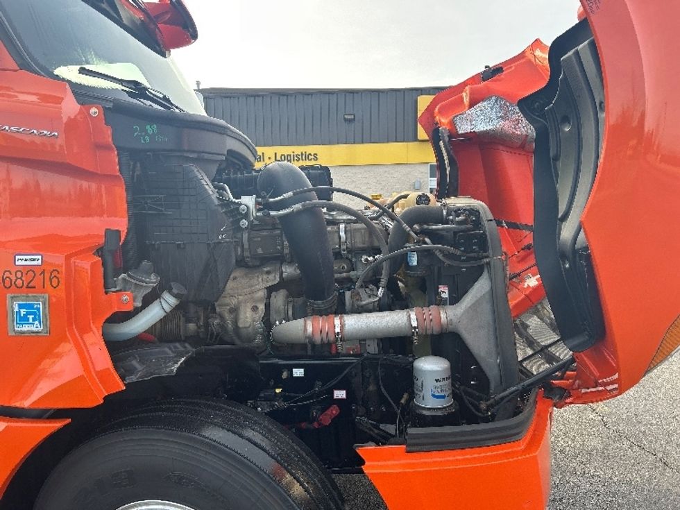 Day Cab Tractor-Heavy Duty Tractors-Freightliner-2020-T12664ST-Davenport-IA-680,333\n\t\tmiles-$ 28,000 - Image 15