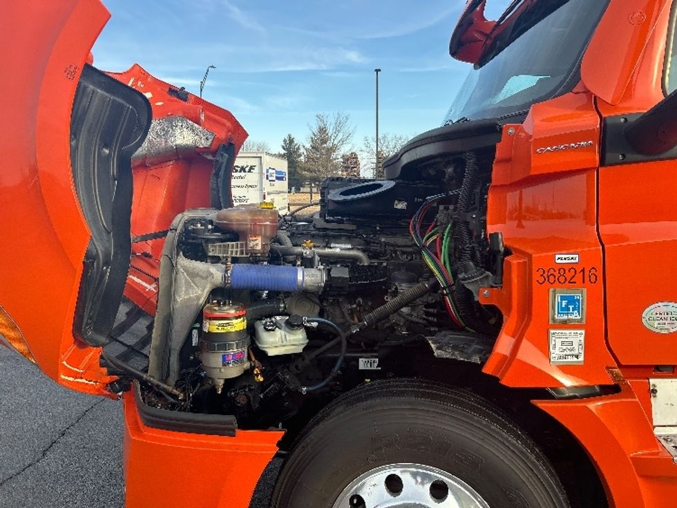 Day Cab Tractor-Heavy Duty Tractors-Freightliner-2020-T12664ST-Davenport-IA-680,333\n\t\tmiles-$ 28,000 - Image 16