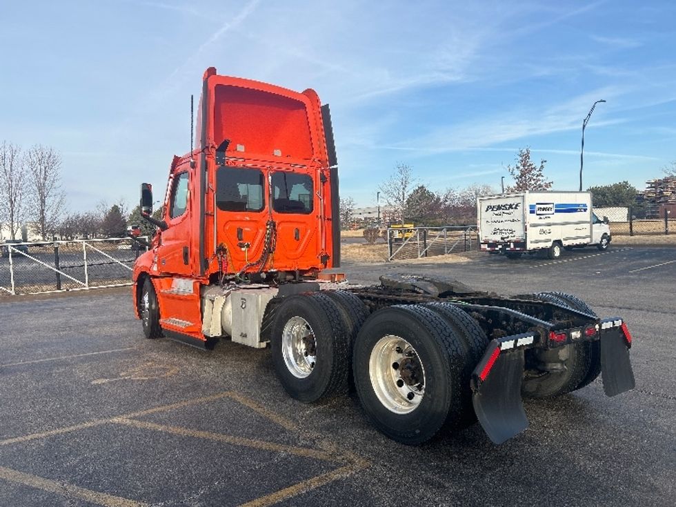 Day Cab Tractor-Heavy Duty Tractors-Freightliner-2020-T12664ST-Davenport-IA-680,333\n\t\tmiles-$ 28,000 - Image 5