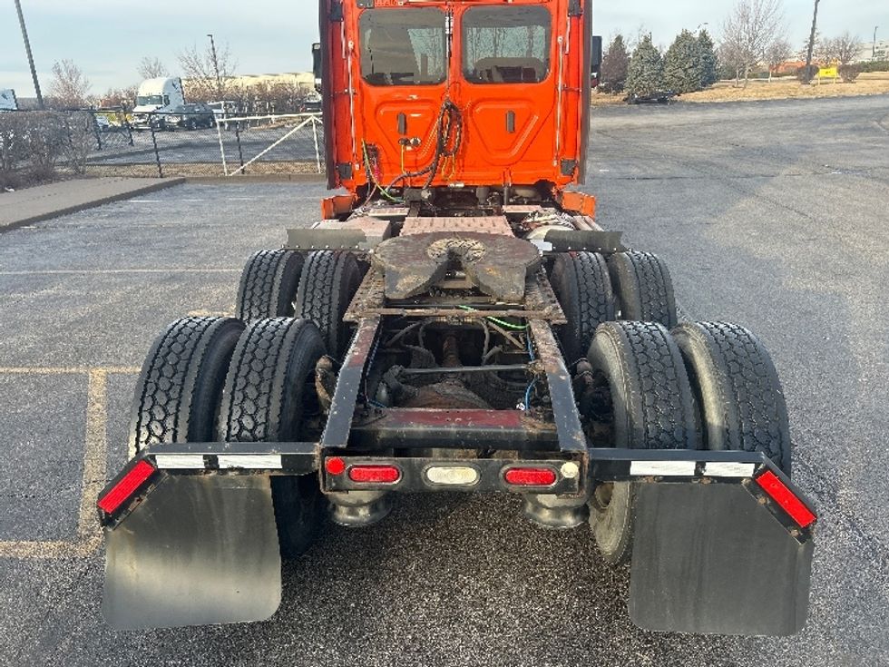 Day Cab Tractor-Heavy Duty Tractors-Freightliner-2020-T12664ST-Davenport-IA-680,333\n\t\tmiles-$ 28,000 - Image 6