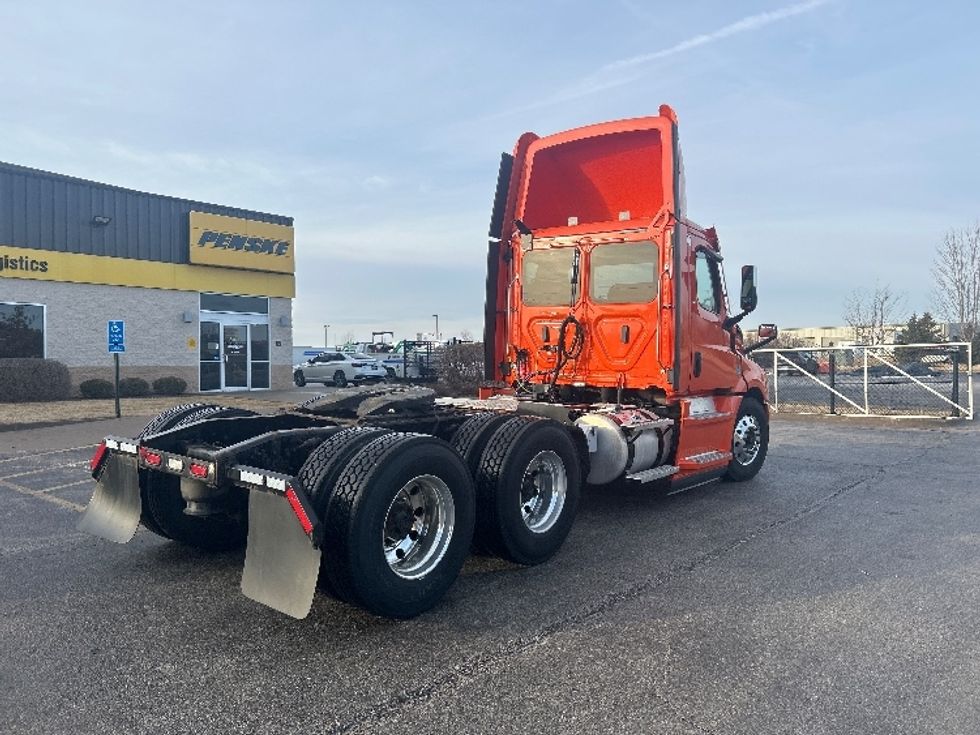 Day Cab Tractor-Heavy Duty Tractors-Freightliner-2020-T12664ST-Davenport-IA-680,333\n\t\tmiles-$ 28,000 - Image 7