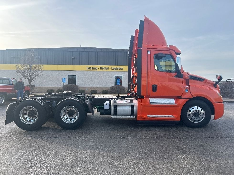 Day Cab Tractor-Heavy Duty Tractors-Freightliner-2020-T12664ST-Davenport-IA-680,333\n\t\tmiles-$ 28,000 - Image 8