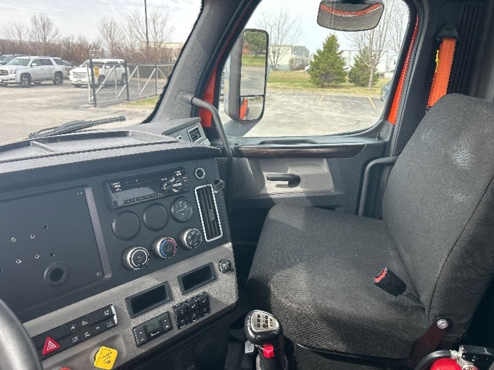 Day Cab Tractor-Heavy Duty Tractors-Freightliner-2020-T12664ST-Davenport-IA-684,688\n\t\tmiles-$ 25,000 - Image 10