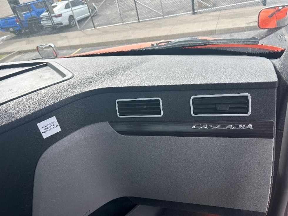 Day Cab Tractor-Heavy Duty Tractors-Freightliner-2020-T12664ST-Davenport-IA-684,688\n\t\tmiles-$ 25,000 - Image 13