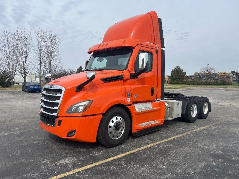 Day Cab Tractor-Heavy Duty Tractors-Freightliner-2020-T12664ST-Davenport-IA-684,688\n\t\tmiles-$ 25,000 - Image 3