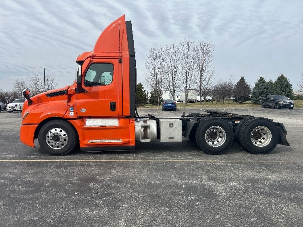 Day Cab Tractor-Heavy Duty Tractors-Freightliner-2020-T12664ST-Davenport-IA-684,688\n\t\tmiles-$ 25,000 - Image 4