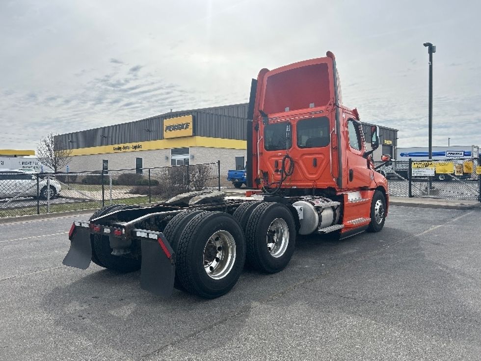 Day Cab Tractor-Heavy Duty Tractors-Freightliner-2020-T12664ST-Davenport-IA-684,688\n\t\tmiles-$ 25,000 - Image 7