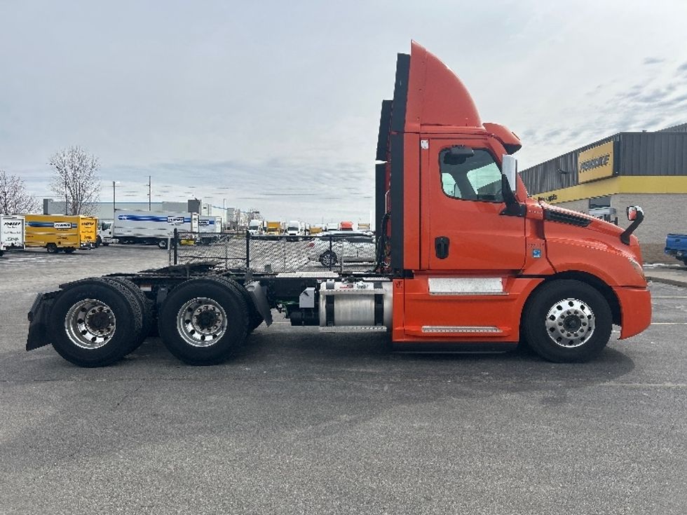 Day Cab Tractor-Heavy Duty Tractors-Freightliner-2020-T12664ST-Davenport-IA-684,688\n\t\tmiles-$ 25,000 - Image 8