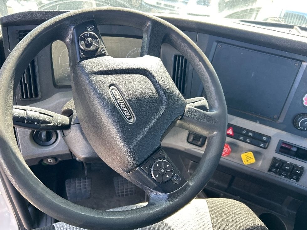 Day Cab Tractor-Heavy Duty Tractors-Freightliner-2020-T12664ST-Dayton-NJ-273,980\n\t\tmiles-$ 52,750 - Image 11