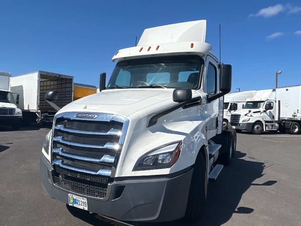 Day Cab Tractor-Heavy Duty Tractors-Freightliner-2020-T12664ST-Dayton-NJ-273,980\n\t\tmiles-$ 52,750 - Image 3