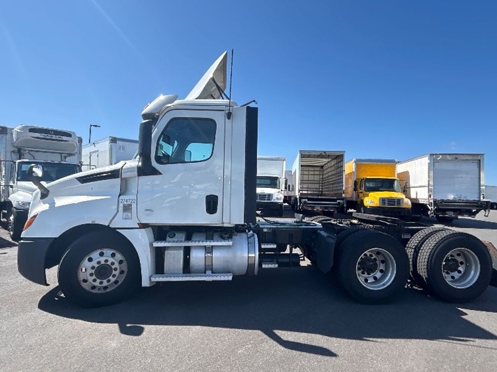 Day Cab Tractor-Heavy Duty Tractors-Freightliner-2020-T12664ST-Dayton-NJ-273,980\n\t\tmiles-$ 52,750 - Image 4