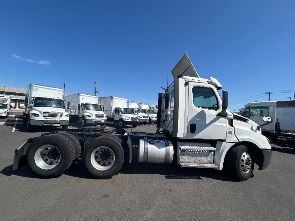Day Cab Tractor-Heavy Duty Tractors-Freightliner-2020-T12664ST-Dayton-NJ-273,980\n\t\tmiles-$ 52,750 - Image 8