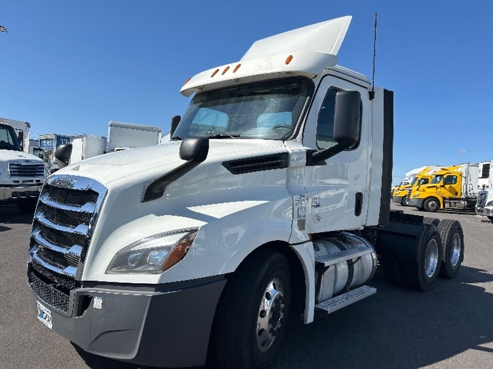 Day Cab Tractor-Heavy Duty Tractors-Freightliner-2020-T12664ST-Dayton-NJ-281,893\n\t\tmiles-$ 52,750 - Image 3
