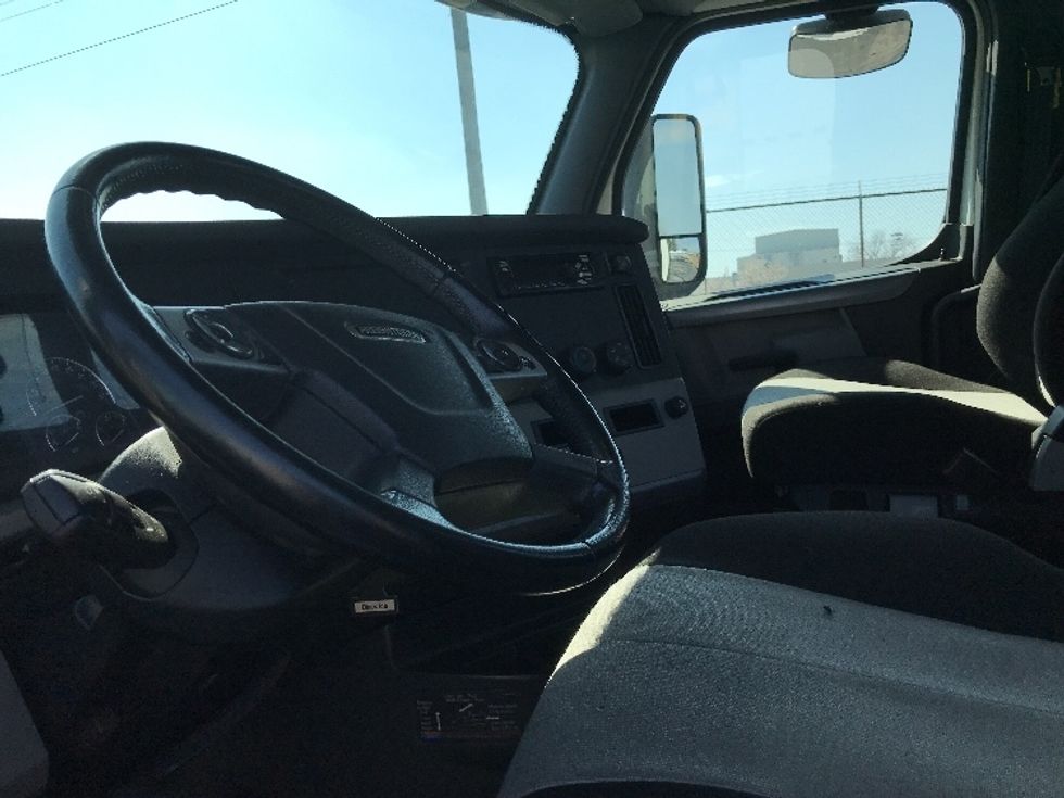 Day Cab Tractor-Heavy Duty Tractors-Freightliner-2020-T12664ST-Decatur-AL-176,872\n\t\tmiles-$ 63,000 - Image 10