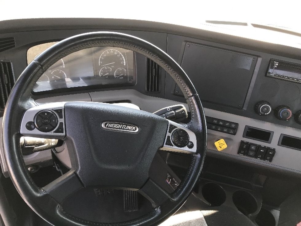 Day Cab Tractor-Heavy Duty Tractors-Freightliner-2020-T12664ST-Decatur-AL-176,872\n\t\tmiles-$ 63,000 - Image 11