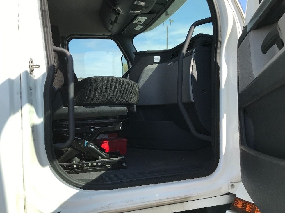 Day Cab Tractor-Heavy Duty Tractors-Freightliner-2020-T12664ST-Decatur-AL-176,872\n\t\tmiles-$ 63,000 - Image 12