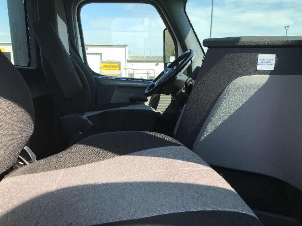 Day Cab Tractor-Heavy Duty Tractors-Freightliner-2020-T12664ST-Decatur-AL-176,872\n\t\tmiles-$ 63,000 - Image 14