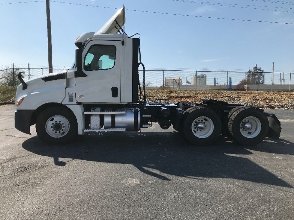 Day Cab Tractor-Heavy Duty Tractors-Freightliner-2020-T12664ST-Decatur-AL-176,872\n\t\tmiles-$ 63,000 - Image 4