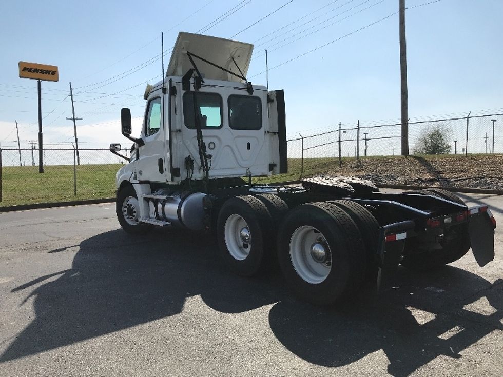 Day Cab Tractor-Heavy Duty Tractors-Freightliner-2020-T12664ST-Decatur-AL-176,872\n\t\tmiles-$ 63,000 - Image 5