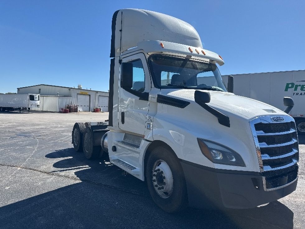 Day Cab Tractor-Heavy Duty Tractors-Freightliner-2020-T12664ST-Decatur-AL-268,716\n\t\tmiles-$ 59,500 - Image 1