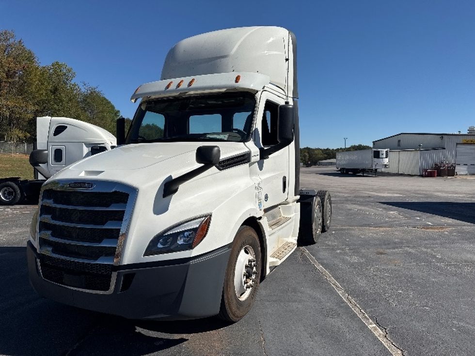 Day Cab Tractor-Heavy Duty Tractors-Freightliner-2020-T12664ST-Decatur-AL-268,716\n\t\tmiles-$ 59,500 - Image 3